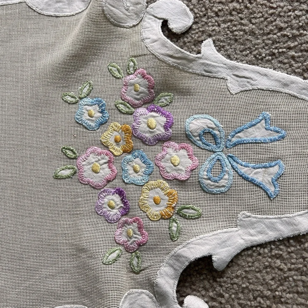 Embroidered Doily Runner Dresser Scarf Multi Colored Very‎ Pretty Vintage 1930's